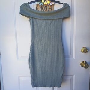 Cute off the shoulder dress💚